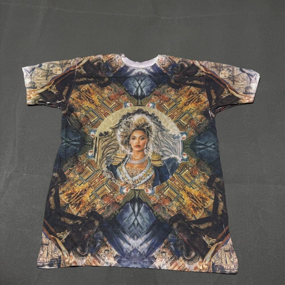 Beyoncé Renaissance Tour T Shirt Size XL Baroque All Over Print Graphic Tee